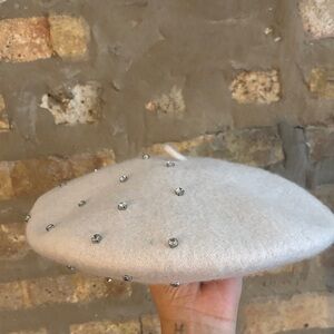 Elegant Cream Beret with Silver Accents